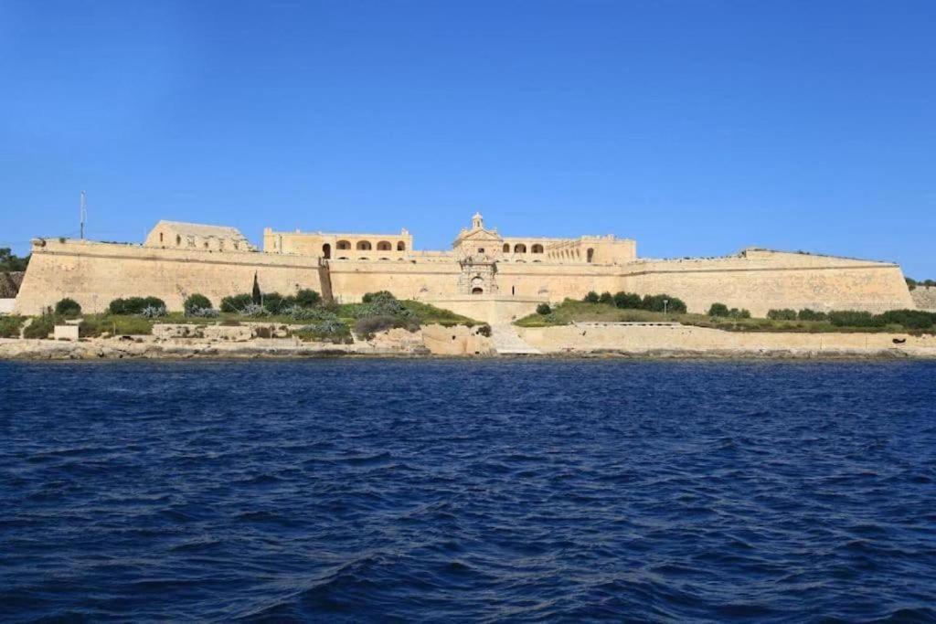R2 Nr Retreat * Gzira